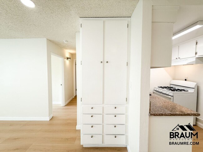 Building Photo - 5461 Kester Ave