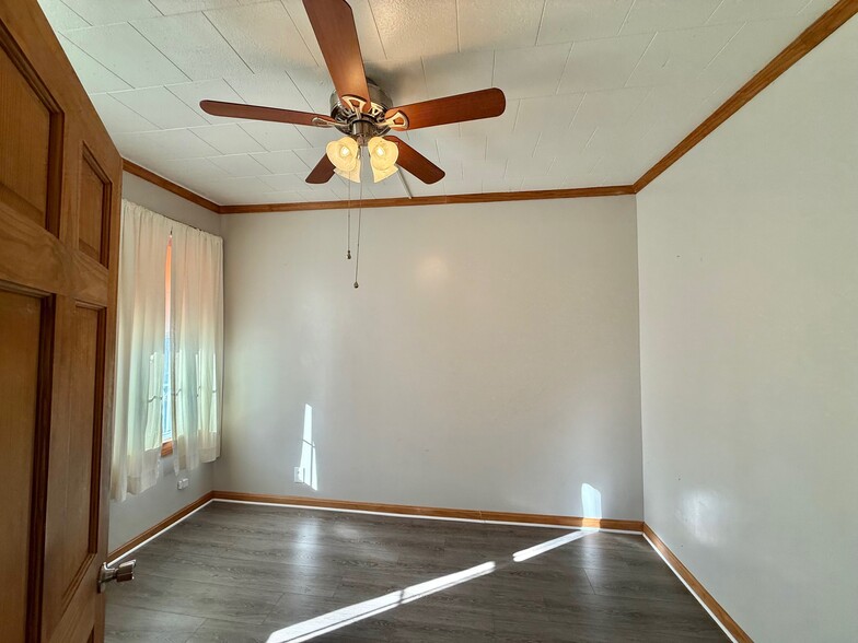 Building Photo - 216 Laurel Ave