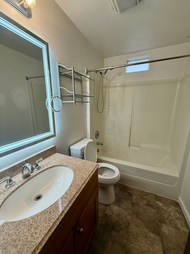 Building Photo - 4905 - York Duplex