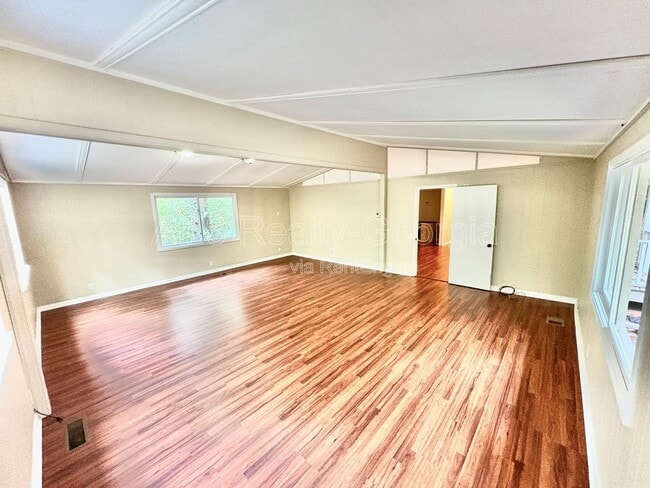 Building Photo - 435 Sherwood Rd