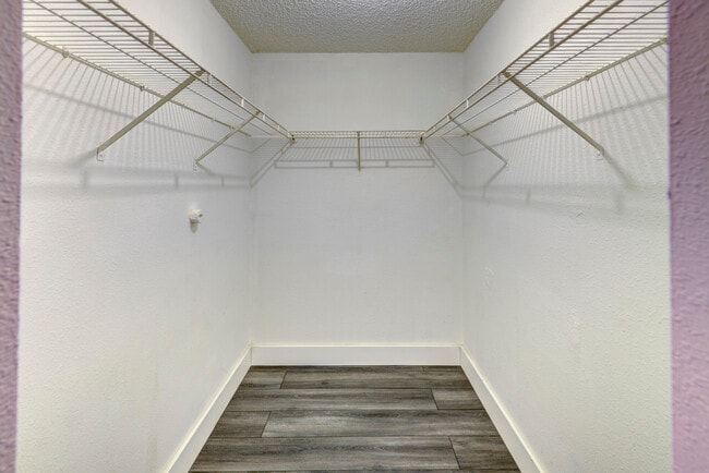 Building Photo - 858 Crystal Lake Dr