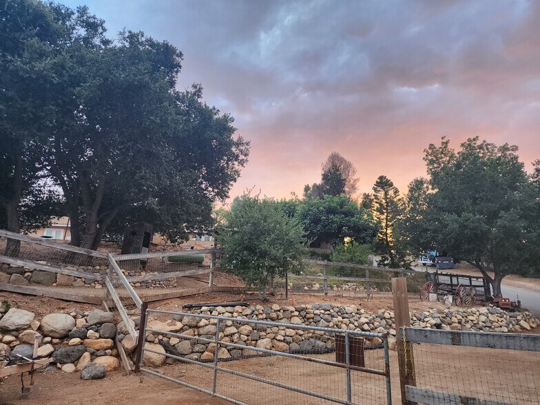 Building Photo - 2029 Willow Glen Rd