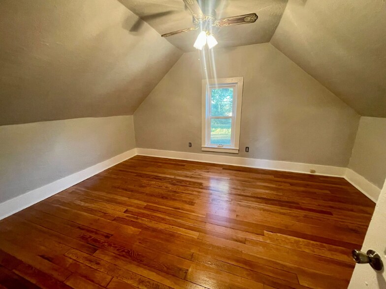 Building Photo - 2055 140th St