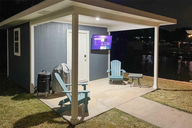 Building Photo - Gorgeous Cove on Main Body Water