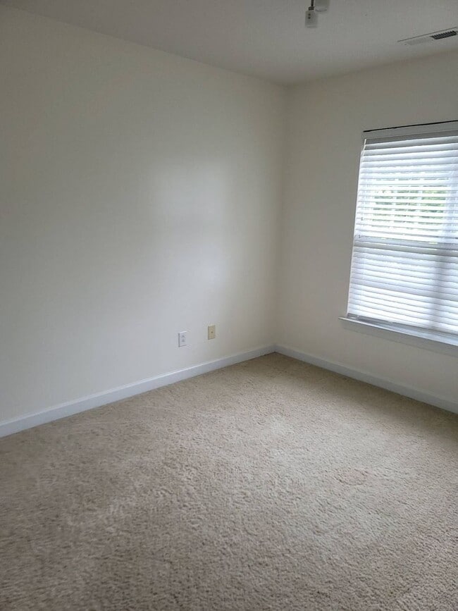 Building Photo - Nice Townhome off Providence Rd/485 South