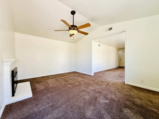 Building Photo - 2711 Nandina Dr
