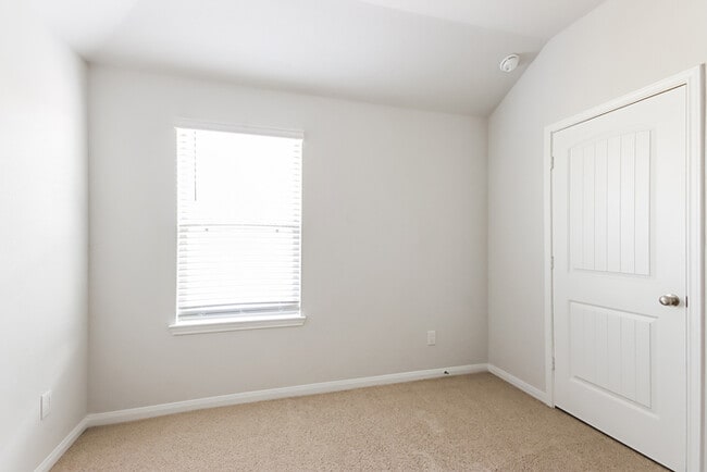 Building Photo - 14661 E Pine Heart Dr
