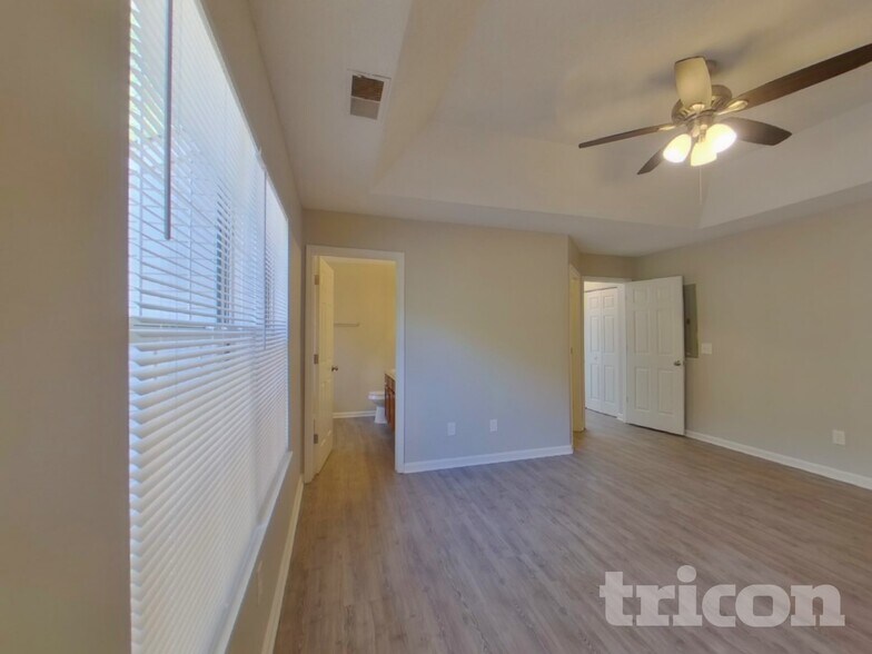 Building Photo - 172 Cherry Grove Dr