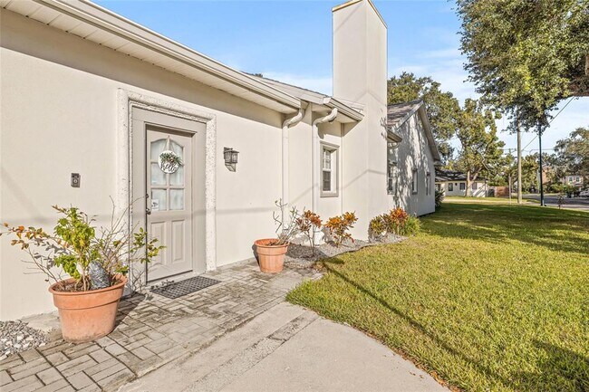 Building Photo - 4102 W Sevilla St