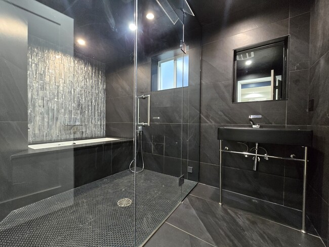 Building Photo - 4231 N Marmora Ave