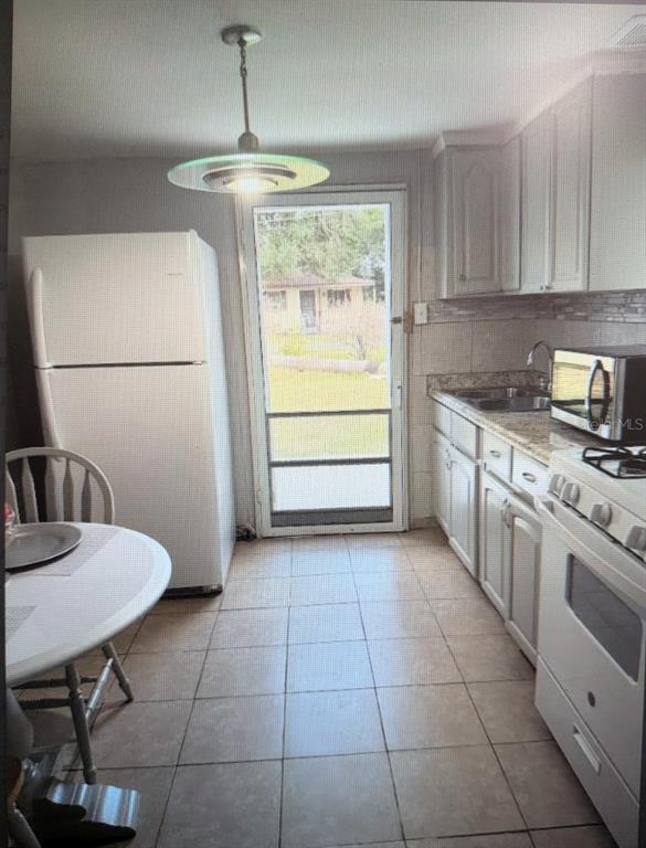 Building Photo - 2725 Sample St