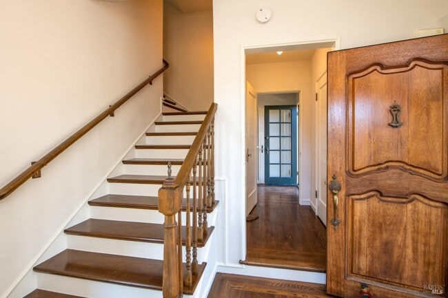 Building Photo - 20 Vista Dr