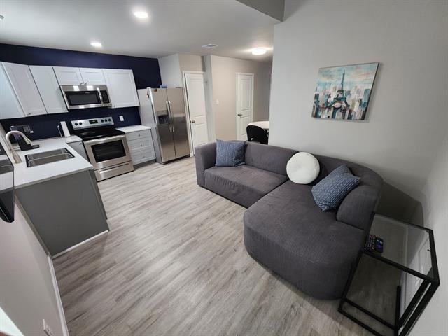 Building Photo - 511 Oakwood Ln