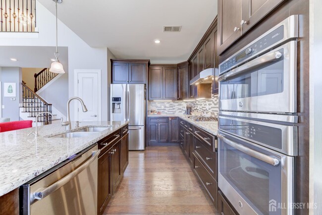 Building Photo - 6 Michelangelo Dr