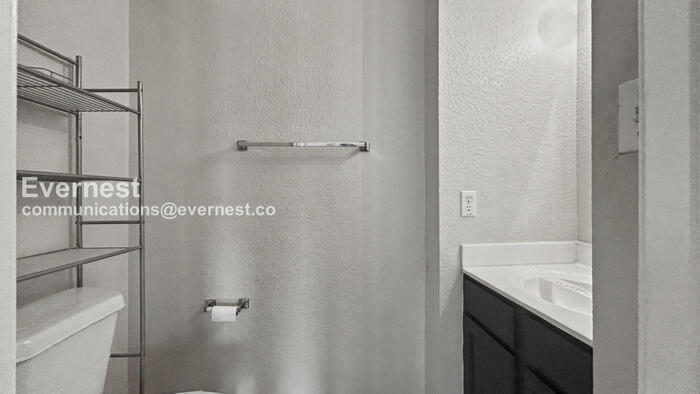 Building Photo - 386 Siebert Dr