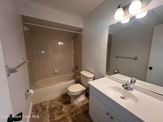 Building Photo - 1011 Clearmont St NE