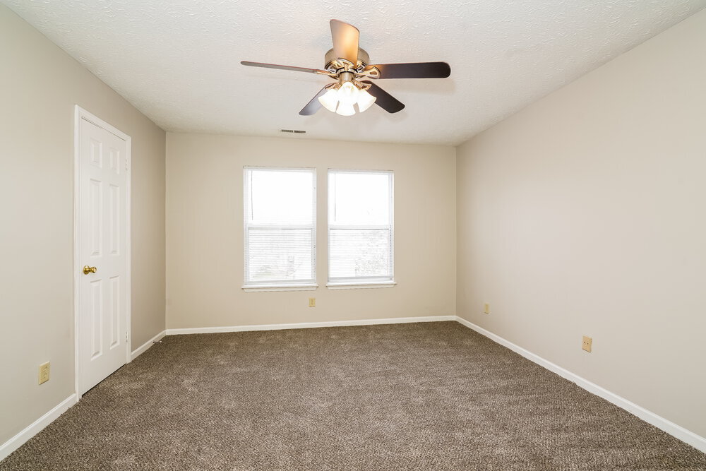 Building Photo - 4487 Connaught Dr E