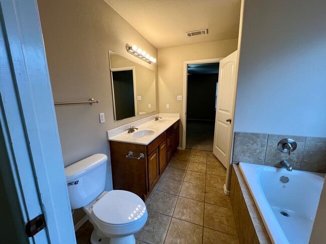 Building Photo - 605 Torrington Wy.