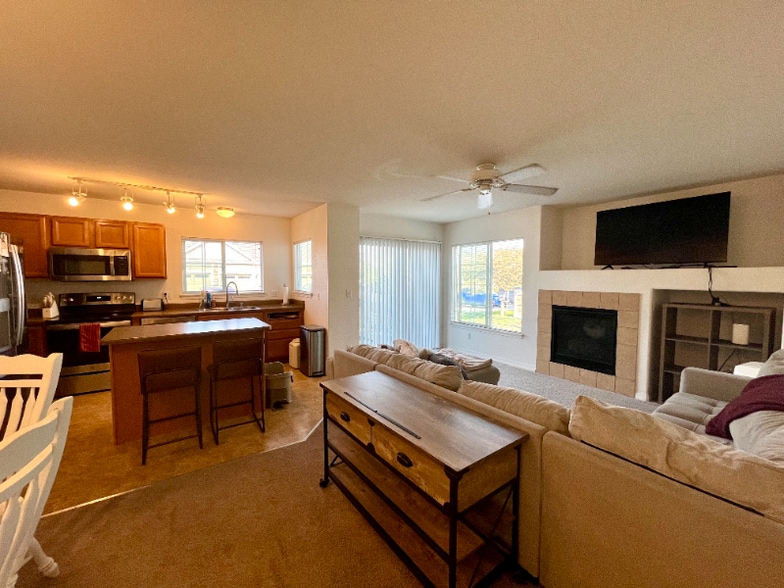 Building Photo - 15800 E 121st Ave