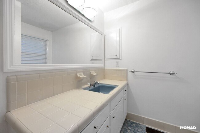 Building Photo - Spacious 4BR House in Fayetteville