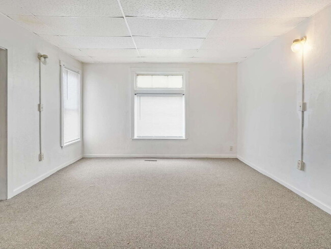 Building Photo - Section 8 approved! - 3 Bed Lower Level Duplex Available Now