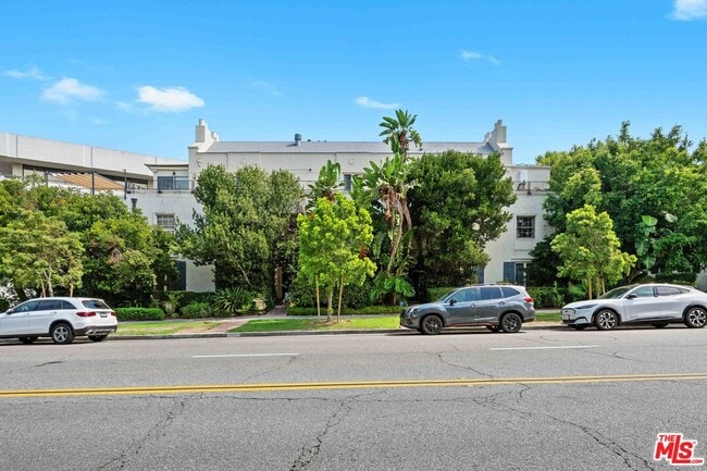 Building Photo - 420 S Beverwil Dr