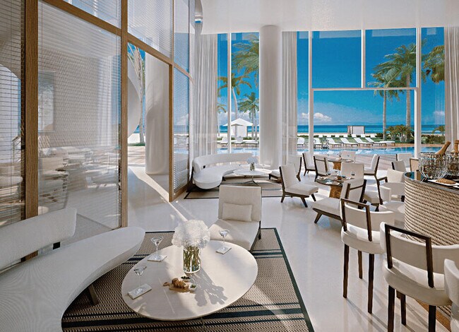 Building Photo - 15701 Collins Ave