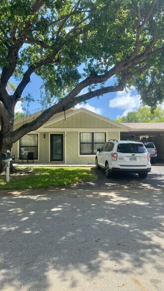 Building Photo - 3620 W Bell Dr