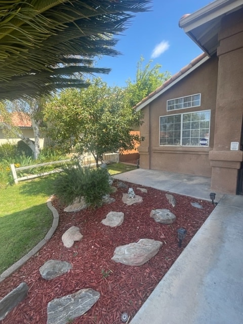 Building Photo - 7501 Canyon Clover Dr