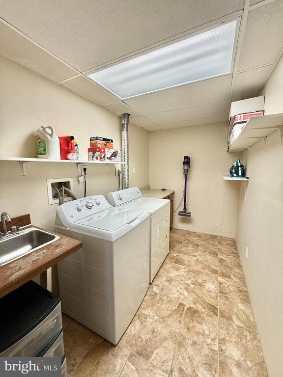 Building Photo - 5500 Woodlawn Manor Ct
