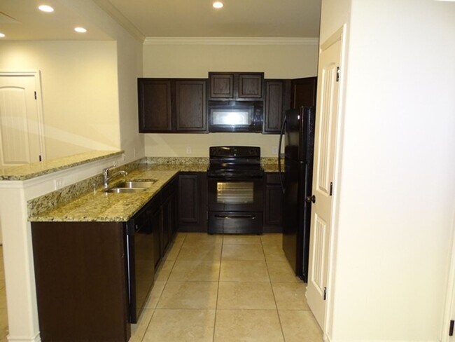 Building Photo - 6619 Arancione Ave