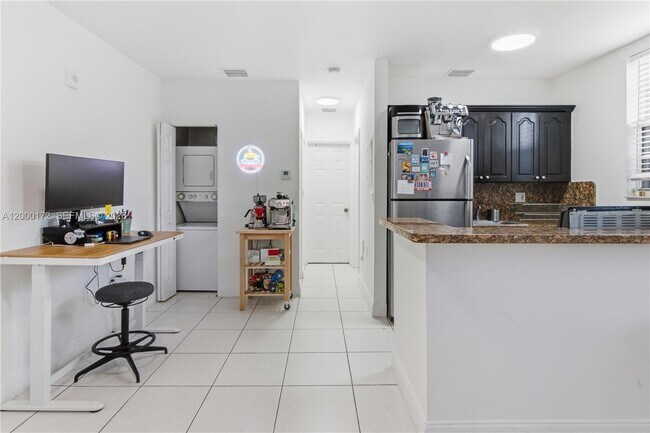 Building Photo - 536 NE 62nd St