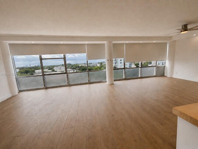 Building Photo - 900 Bay Dr