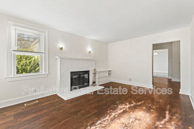 Building Photo - 1018 Wolcott Ave