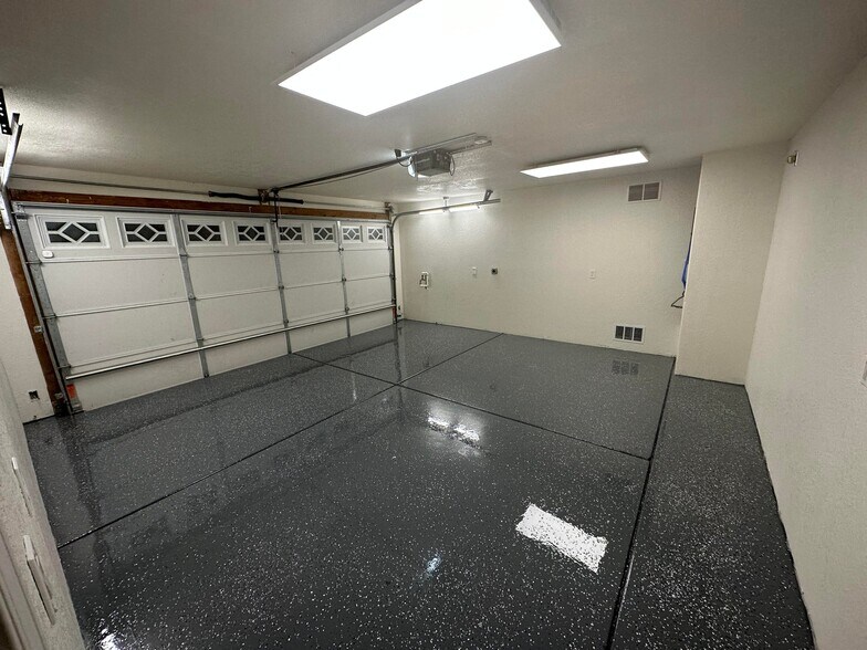 Building Photo - 3724 W Fitzwater Ct