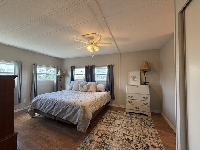 Building Photo - "Charming 2-Bed, 2-Bath Mobile Home Retreat in Harbor Cove!"