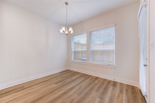Building Photo - 16032 Mason Run Dr