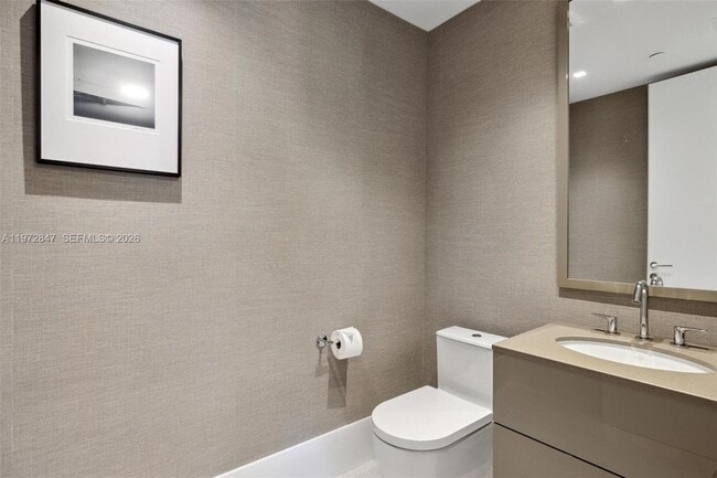 Building Photo - 100 South Pointe Dr