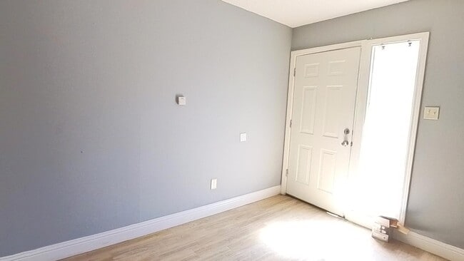 Building Photo - 3537 N San Joaquin St