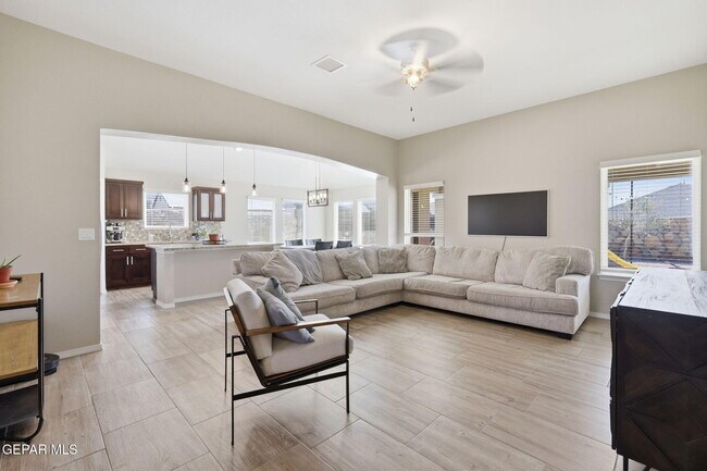 Building Photo - 13748 Villa Vista Ave