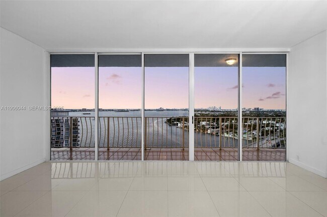 Building Photo - 7601 E Treasure Dr