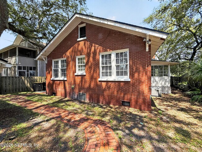 Building Photo - 2736 Lydia St