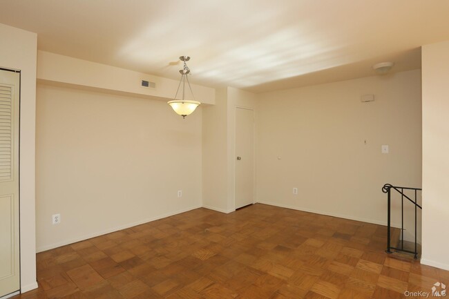 Building Photo - 51 Commodore Ln