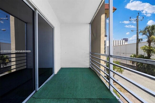 Building Photo - 4043 NW 16th St