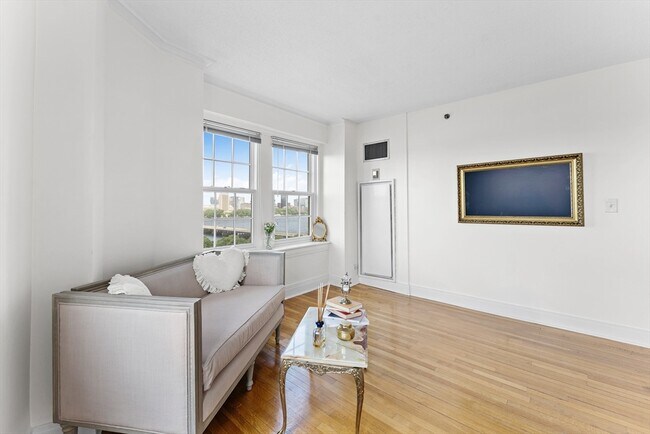 Building Photo - 534 Beacon St