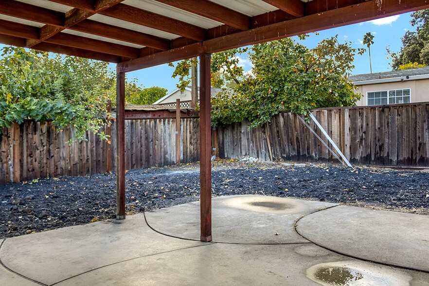Building Photo - 2640 Castello Way