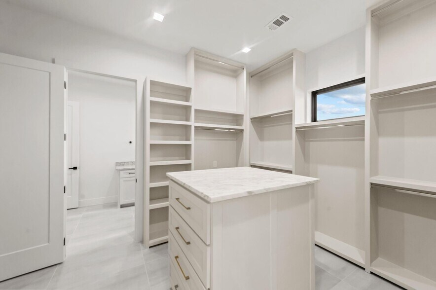 Building Photo - 9727 Williford Trl
