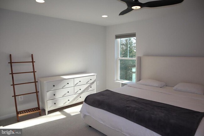 Building Photo - 585 Cross Chase Dr