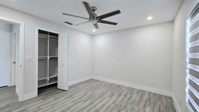 Building Photo - 4020 NW 41st Pl