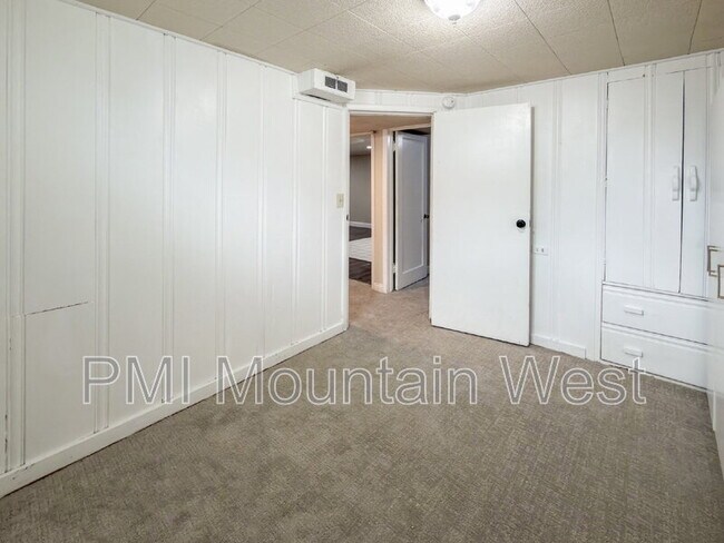 Building Photo - 282 E 650 N